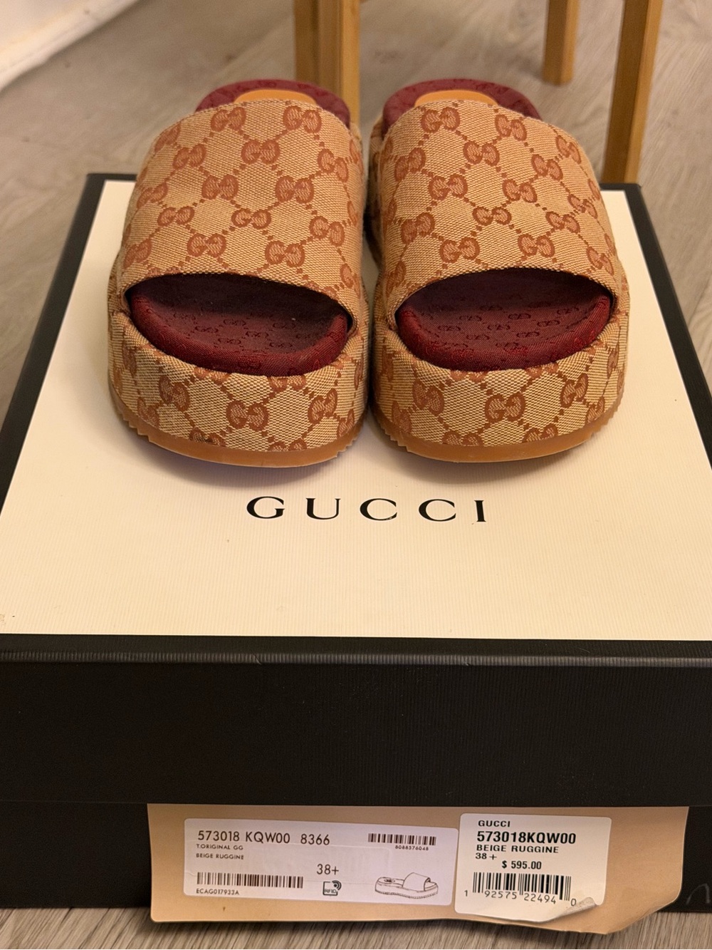 Gucci Platform beige GG monogram canvas slides with burgundy footbed - Picture 2 of 8